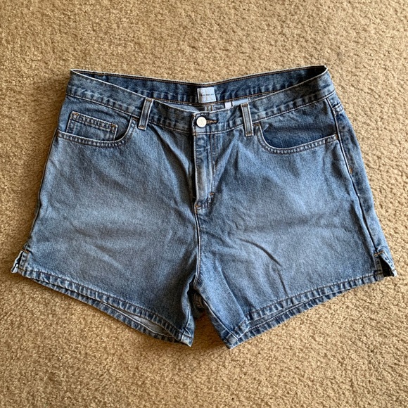 Calvin Klein Denim Shorts || Size 14 - Picture 2 of 3